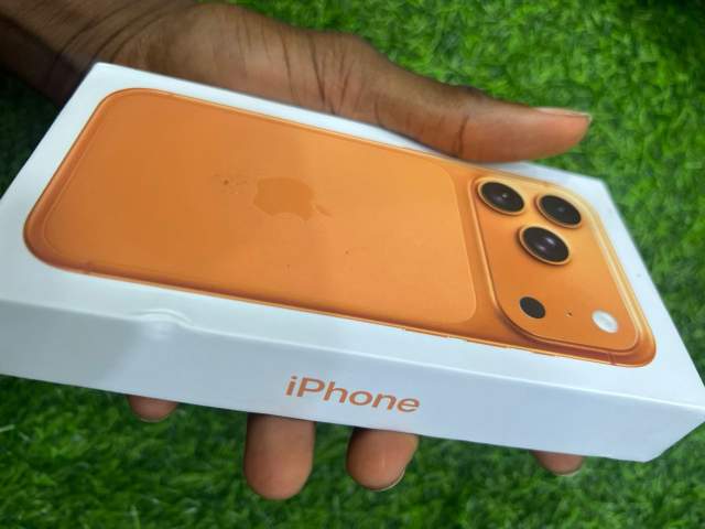 IPhone 17 pro max Dubai Android version