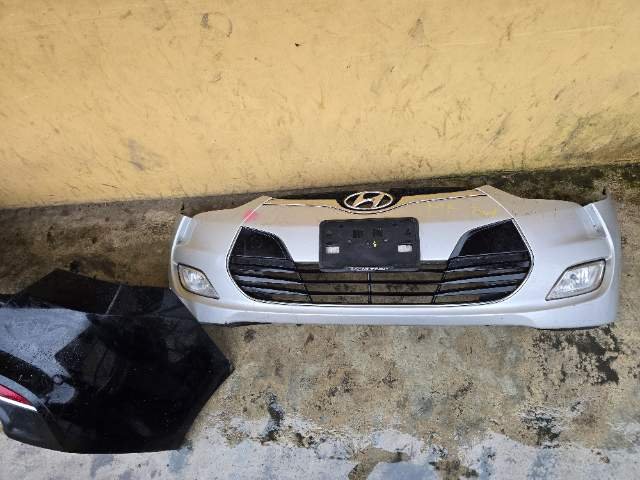 Complete front bumper veloster 2013 photo 1